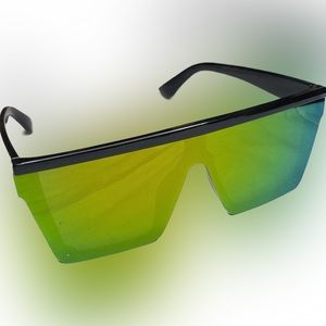 One-Piece Large Framed Fashion Sunglasses with Soft Case